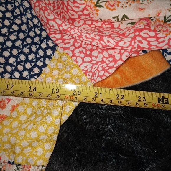 Chenault XL PinkBlueYellowPatchwork FloralPrintElasticWaist ShrtSlvV-Nec Blouse. - Picture 8 of 9